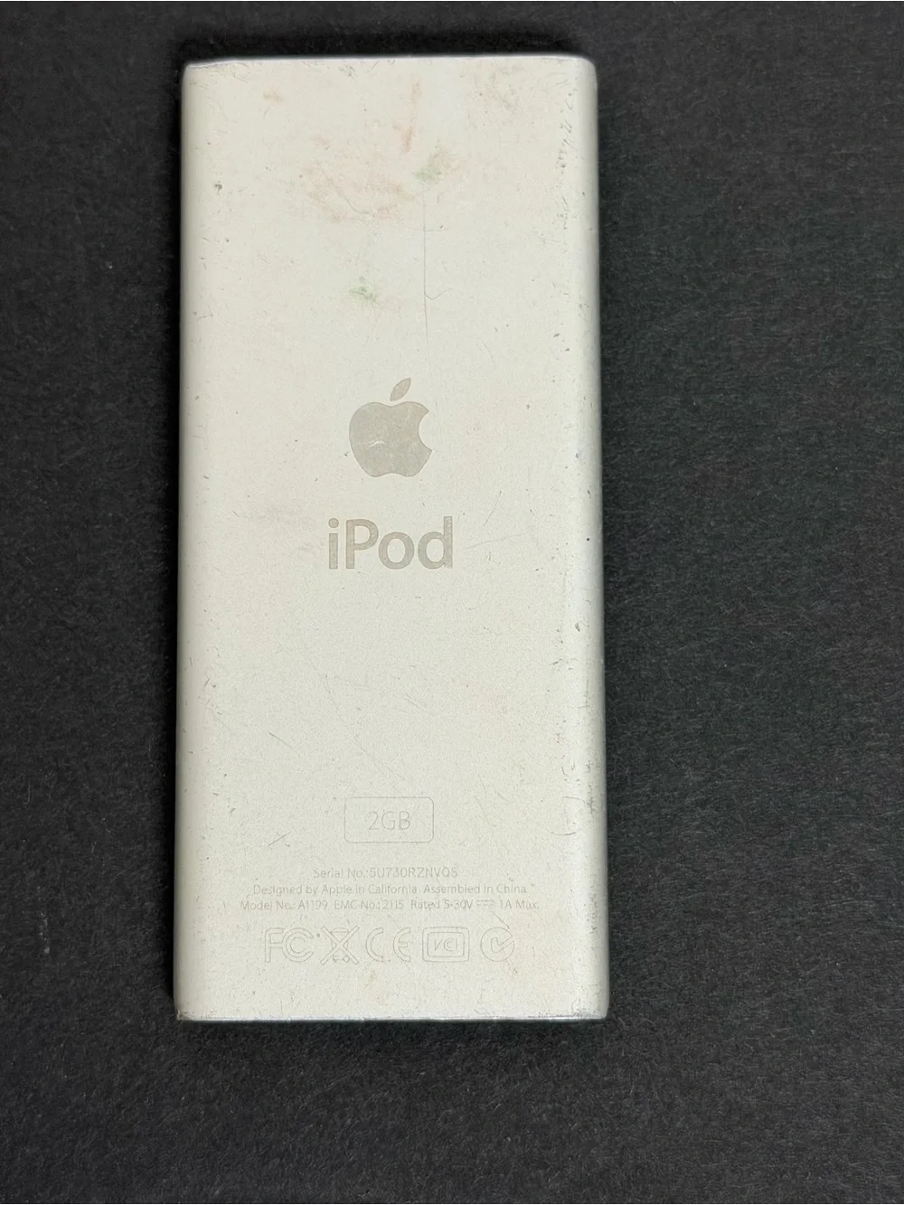 APPLE IPOD NANO 2GB SILVER MODEL A1199 - Powers On